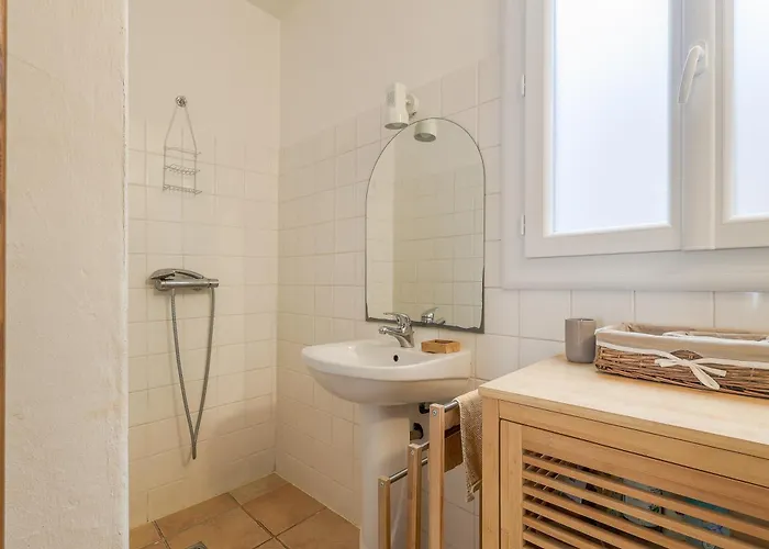 Le Napoleon - Appt A Moins Dun Km De La Apartment *
